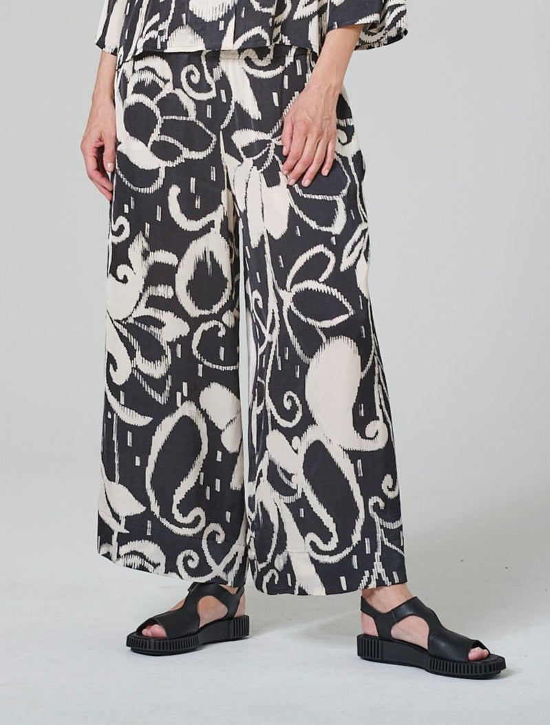 Printed viscose trousers