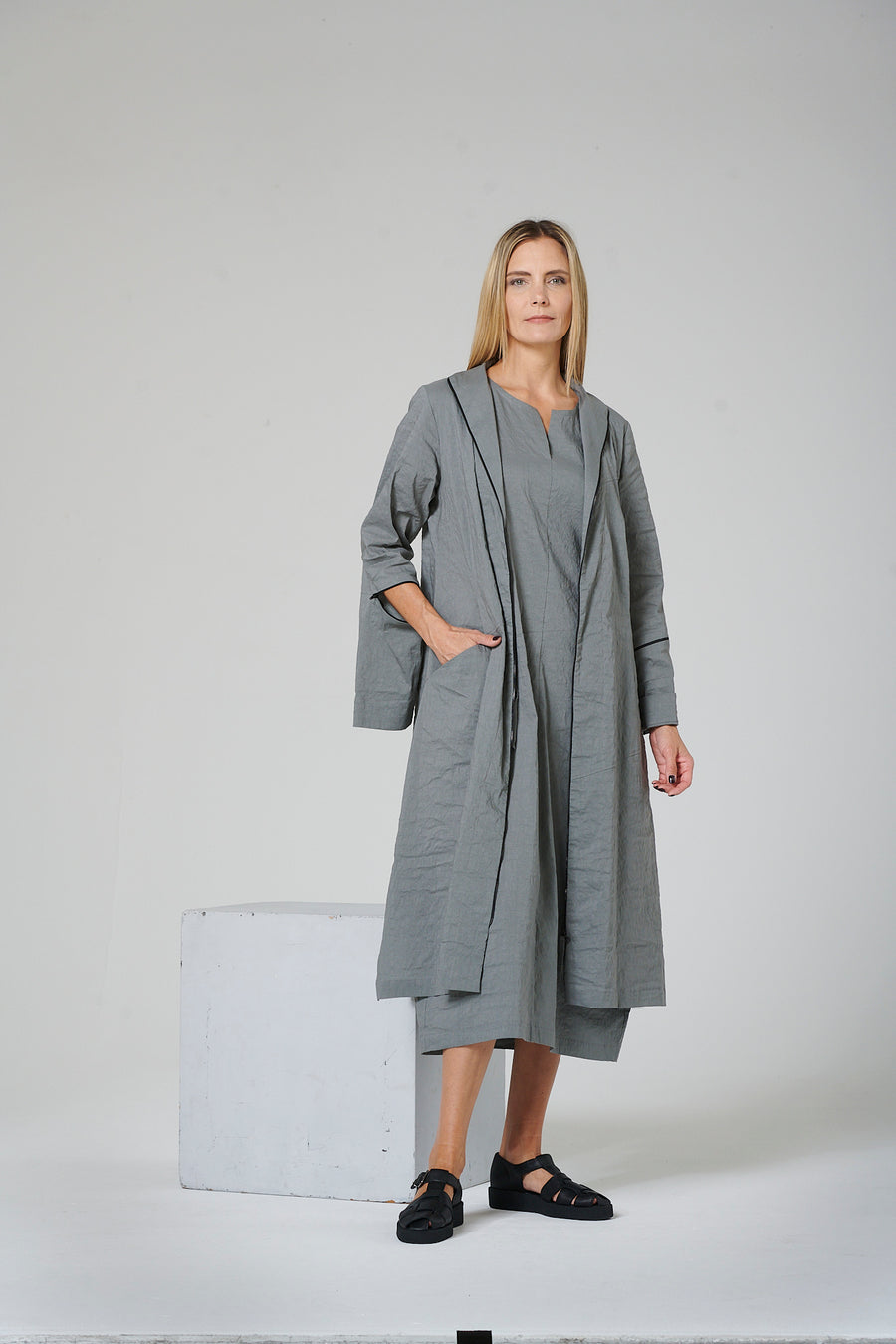 Dress (coat dress) made of linen blend fabric with elastane (323k3)