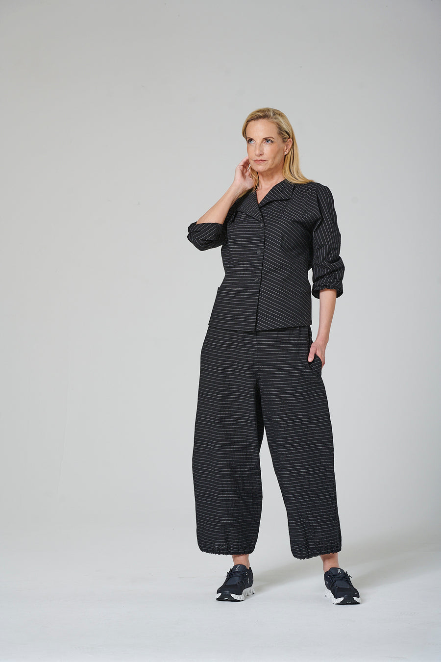 Trousers made of cotton with 1% nylon and 1% elastane (325h1) striped or plain