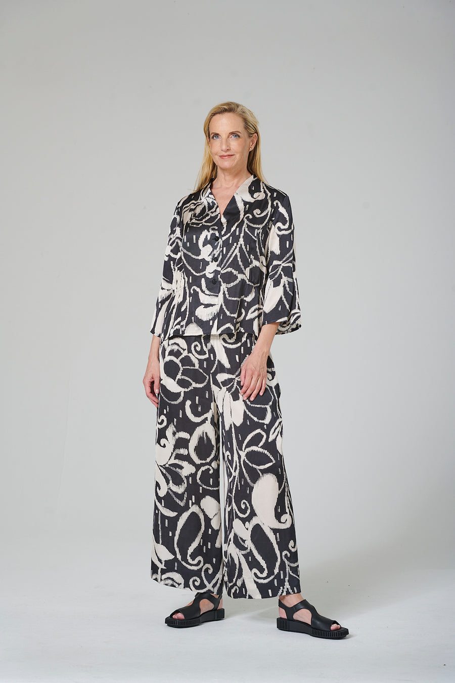 Printed viscose trousers (330h1) in two print variants