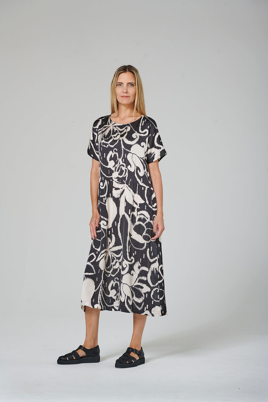 Dress made of printed viscose (330k1) in two print versions