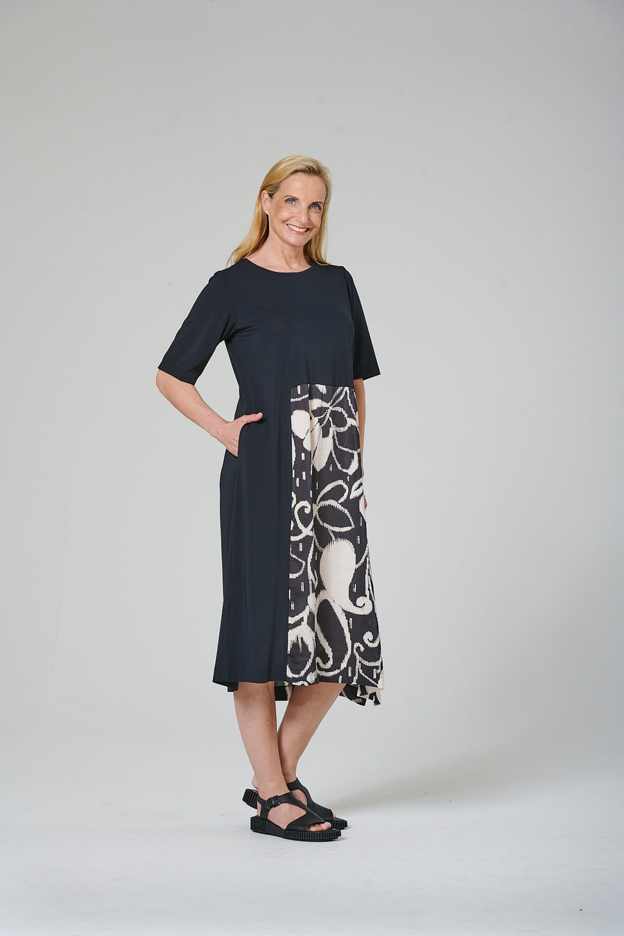 Dress made of printed viscose + viscose jersey blend fabric (330k2) in two print variants