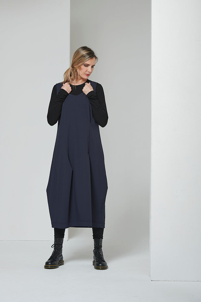 Kleid (360k1) mit V-Ausschnitt aus stretchigem Techno-Viskosestoff