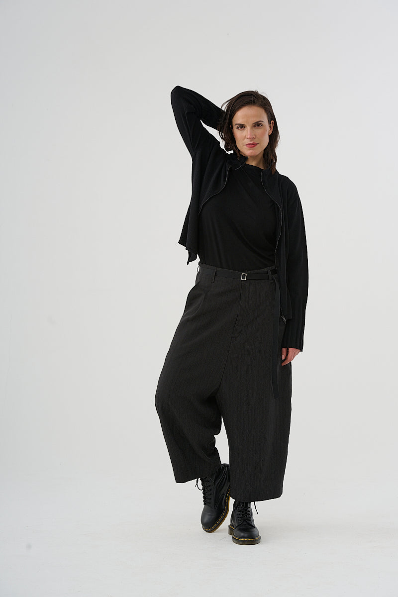 Trousers (463h2) made of a slightly structured viscose-wool blend