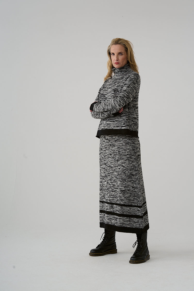 Skirt (450r1) made of 100% extrafine Merino wool