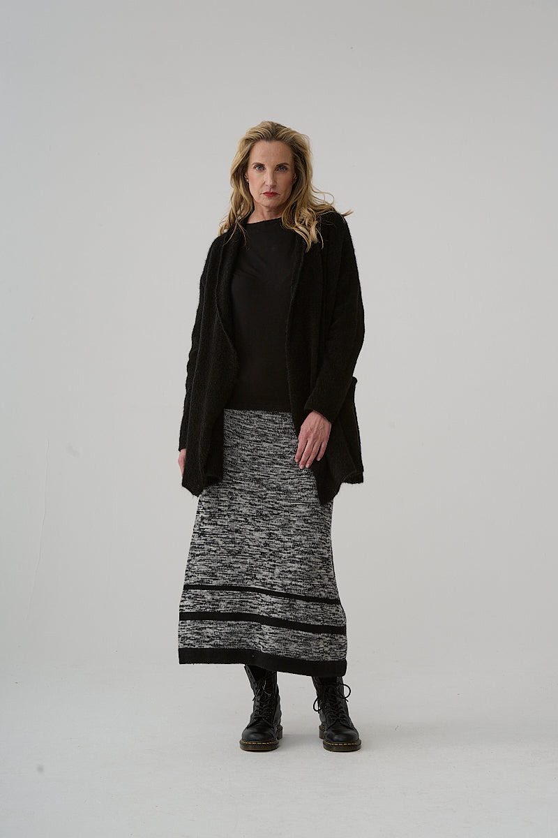 Skirt (450r1) made of 100% extrafine Merino wool