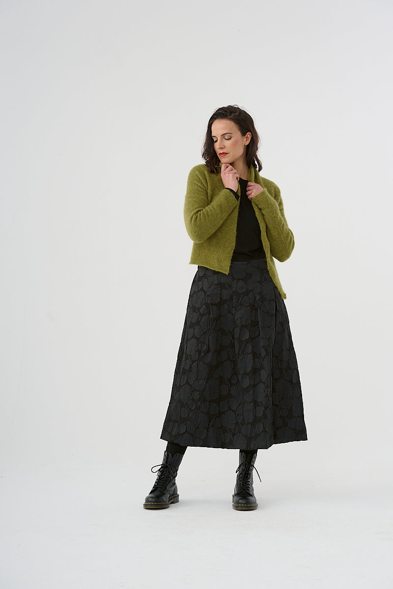 Skirt (466r2) made of winter cotton with a fine sculptural print