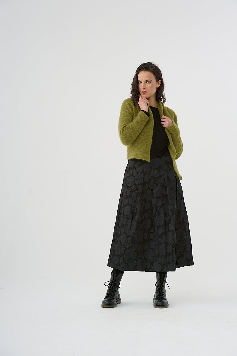 Skirt (466r2) made of winter cotton with a fine sculptural print