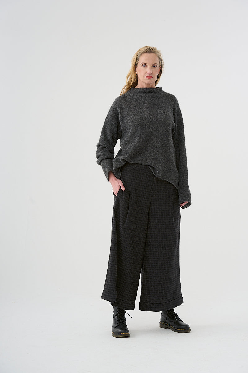 Trousers (464h1) made of fine wool fabric checked