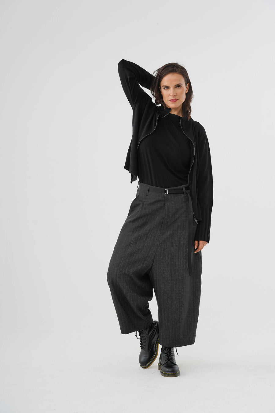 Trousers (463h2) made of a slightly structured viscose-wool blend