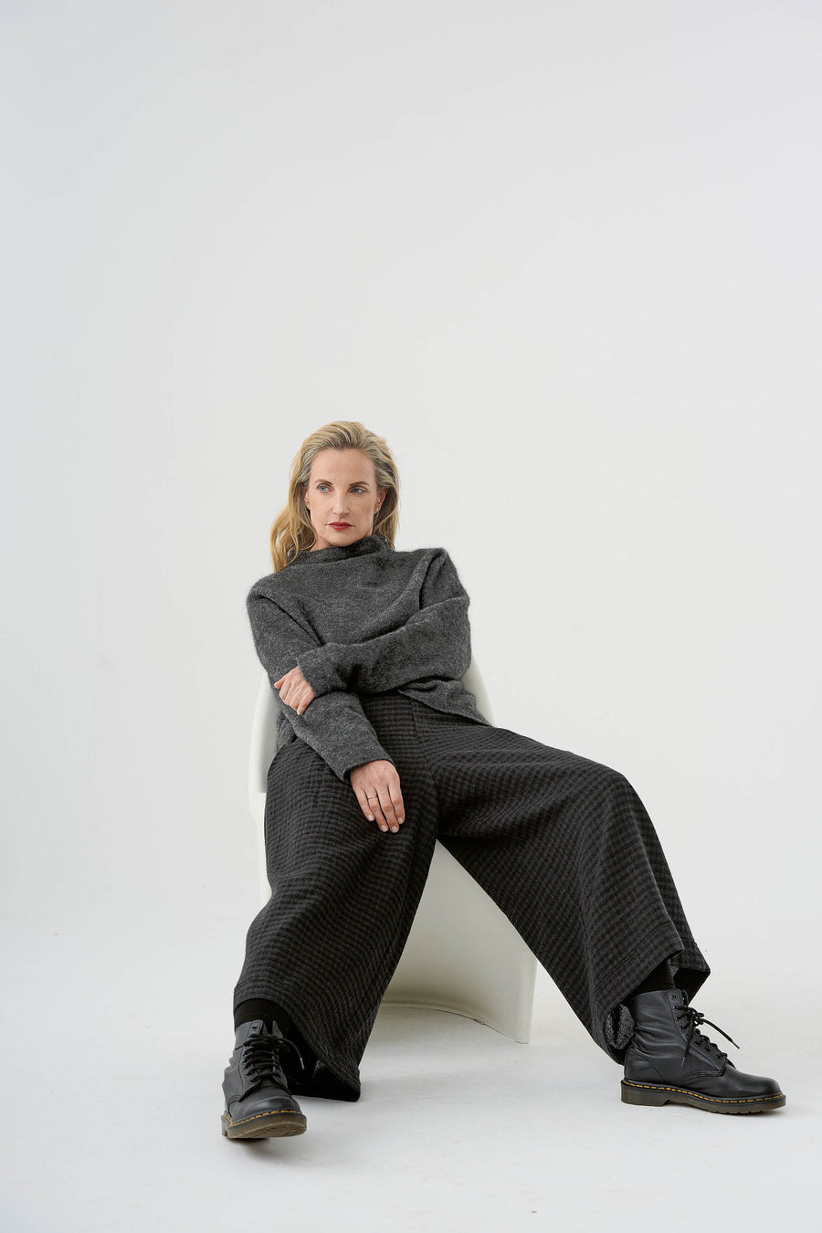Trousers (464h1) made of fine wool fabric checked