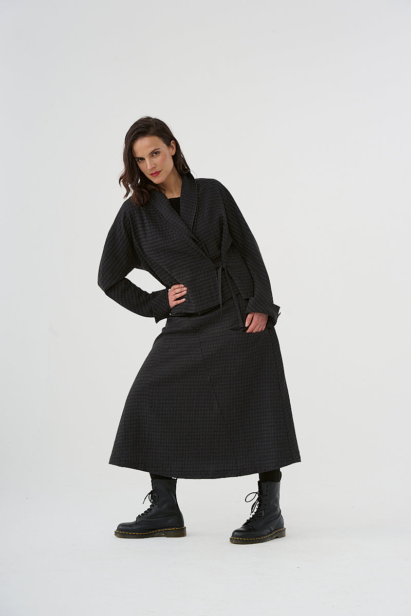 Skirt (464r1) made of fine checked wool fabric