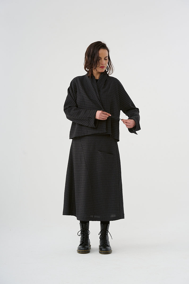 Skirt (464r1) made of fine checked wool fabric