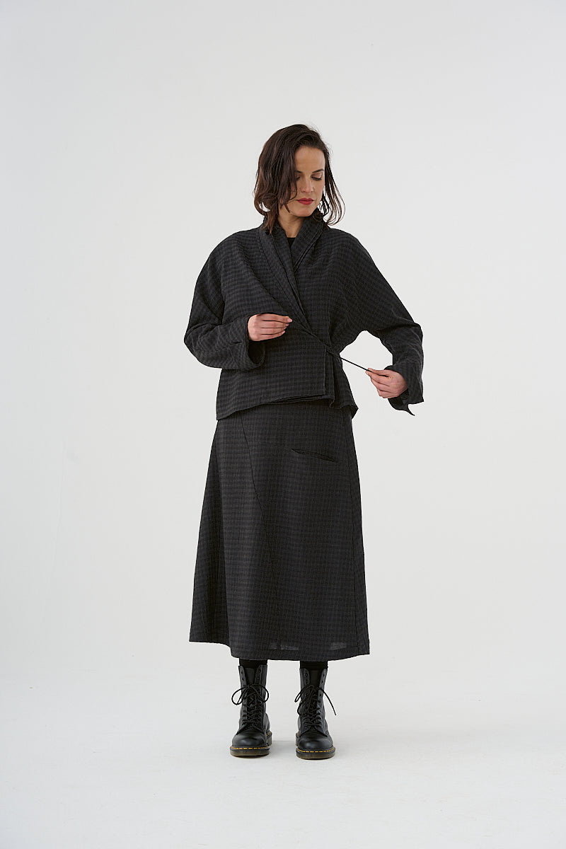 Jacket (464j1) made of fine wool fabric checked