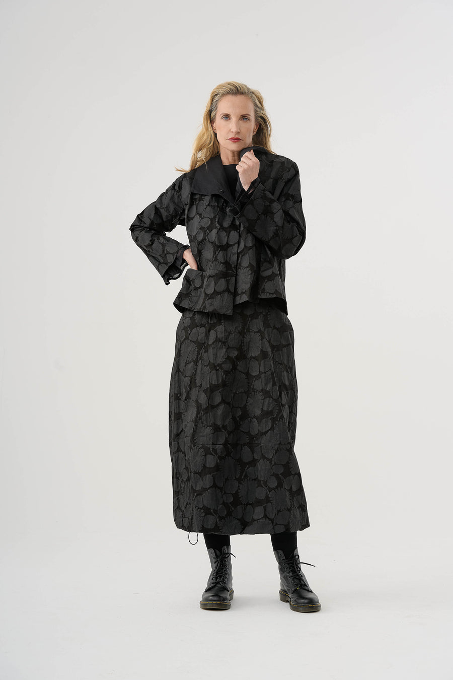 Jacke (466j1)  aus Winterbaumwolle mit feinem plastischen Print