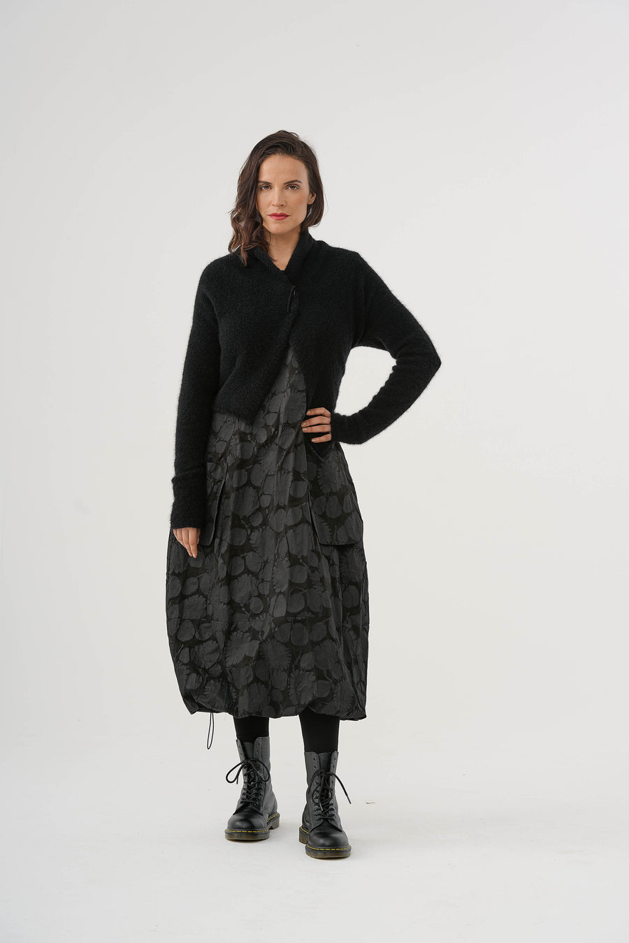 Dress (466k1) made of winter cotton with a fine sculptural print