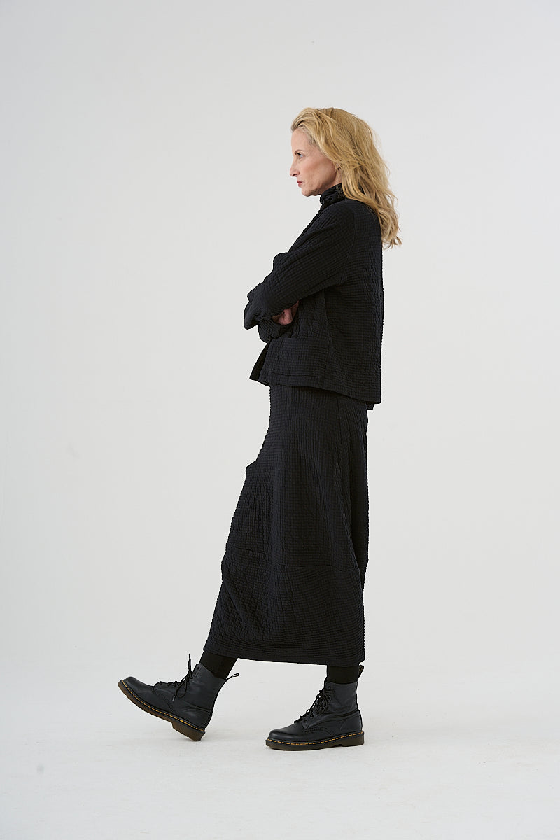 Skirt (468r1) Cotton structured jersey with a stylish surface