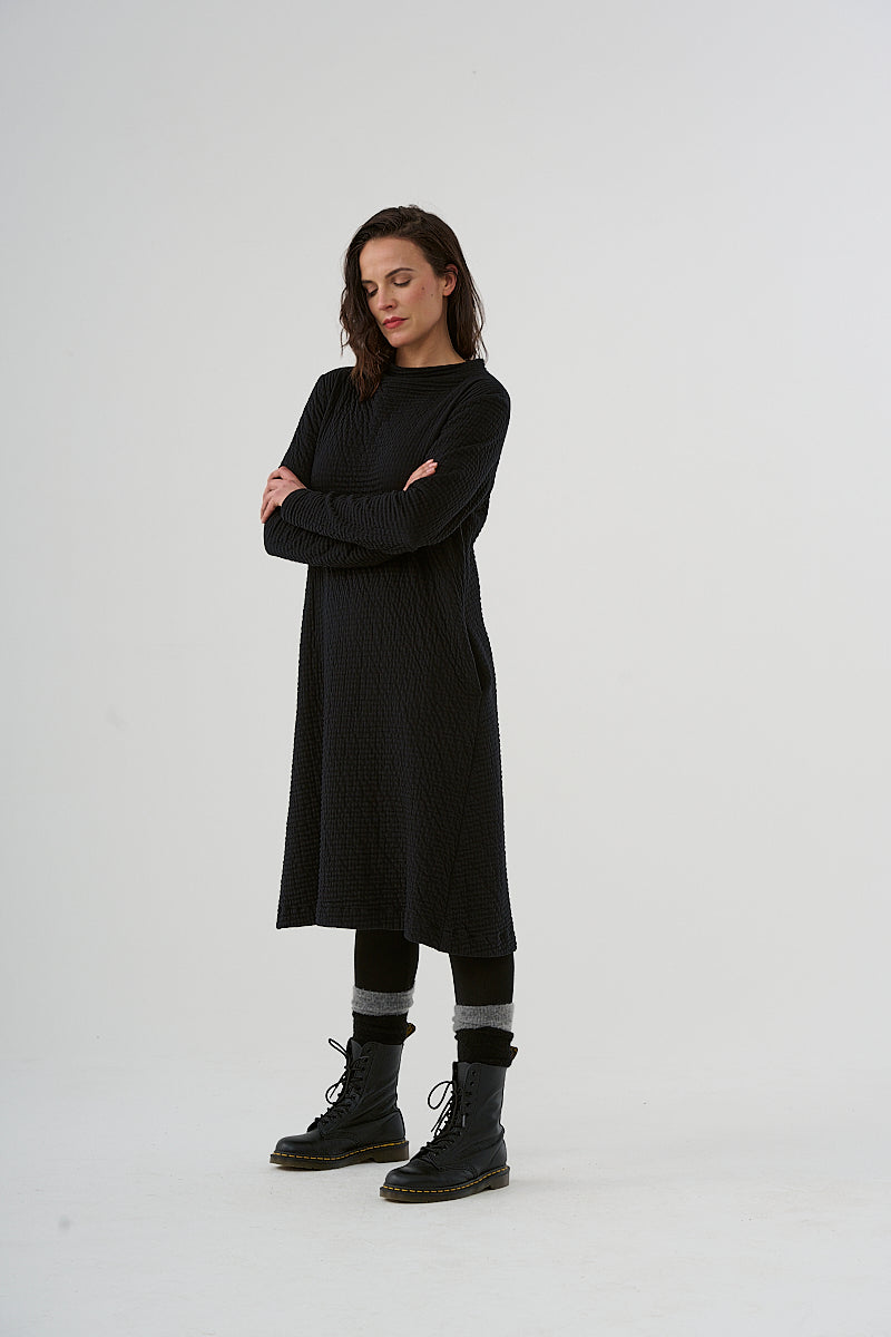 Dress (468k2) Cotton structured jersey with a stylish surface