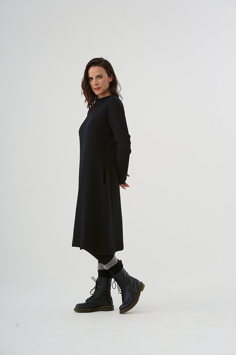 Dress (468k2) Cotton structured jersey with a stylish surface