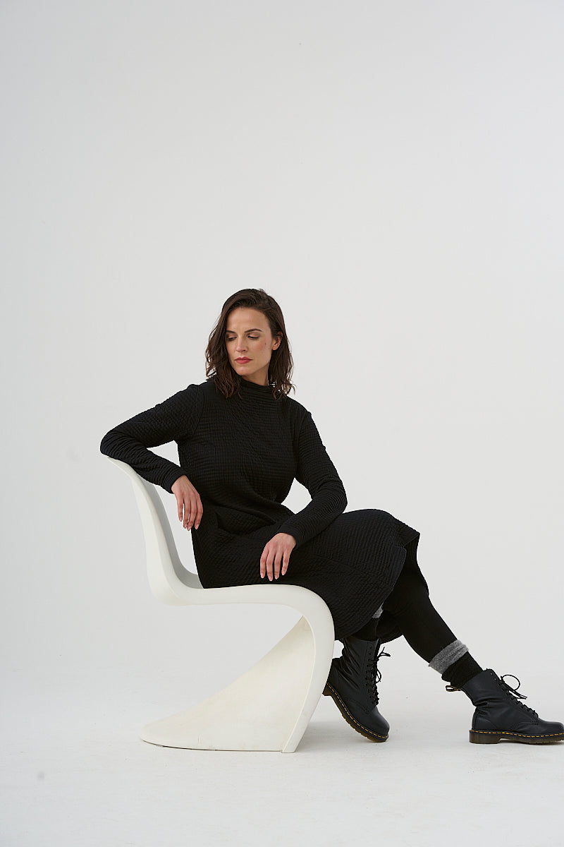 Dress (468k2) Cotton structured jersey with a stylish surface