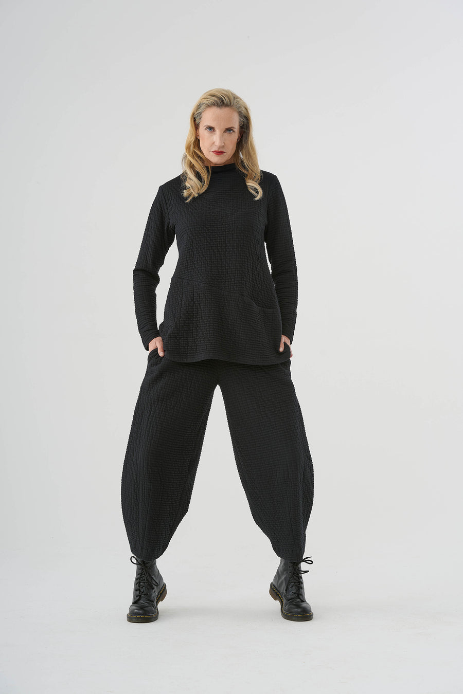 Pants (468h1) Cotton structured jersey with a stylish surface