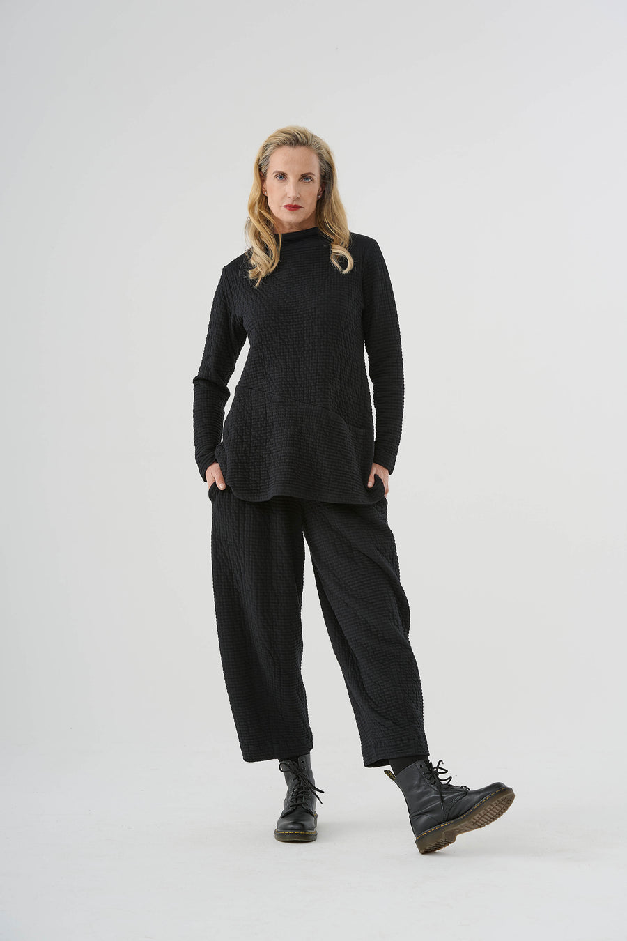 Pants (468h1) Cotton structured jersey with a stylish surface