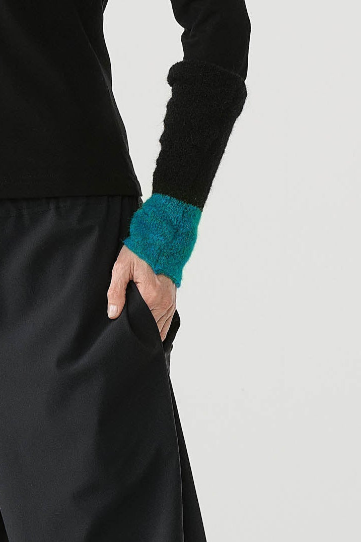 Cuffs (455z3) made of cuddly mohair blend