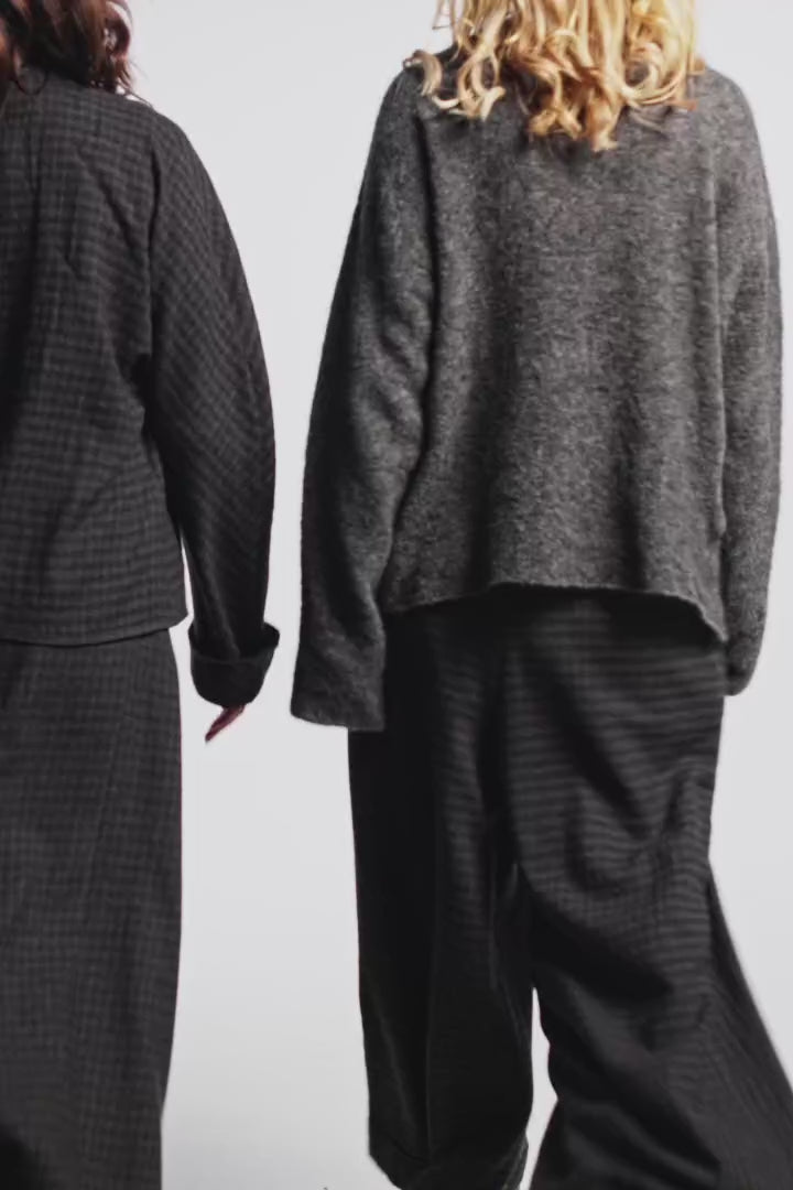 Skirt (464r1) made of fine checked wool fabric