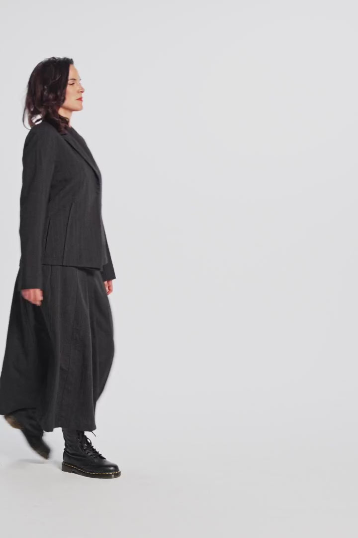 Skirt (463r1) made of a slightly structured viscose-wool blend