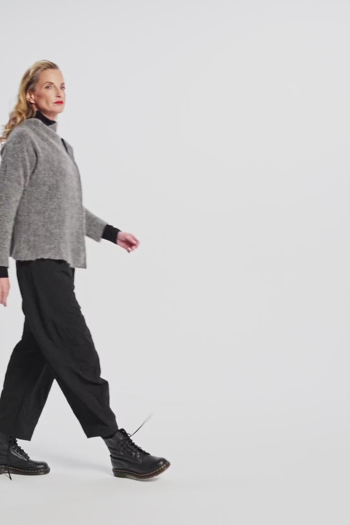 Trousers (461h1) made of structured, subtly striped mixed fabric