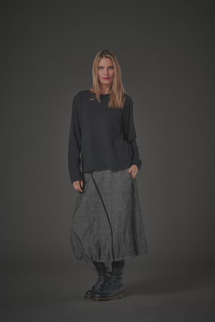 Skirt in precious structure wool-linen blend with 7% polyamide (261r2)