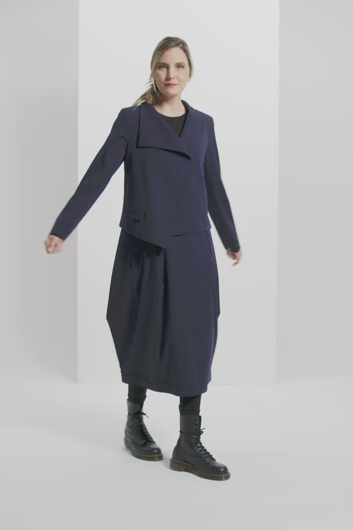 Kleid (360k1) mit V-Ausschnitt aus stretchigem Techno-Viskosestoff