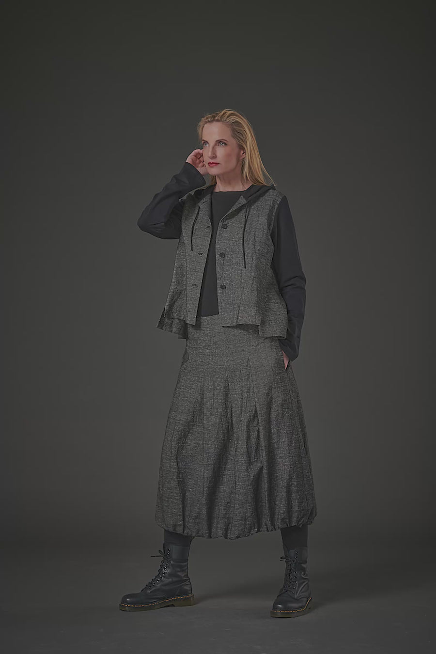 Skirt in precious structure wool-linen blend with 7% polyamide (261r1)
