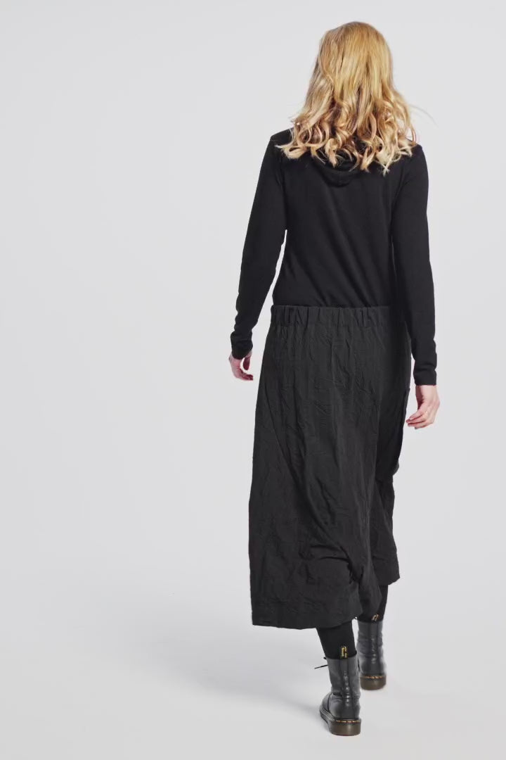 Trousers / culottes (461h3) made of structured, subtly striped mixed fabric