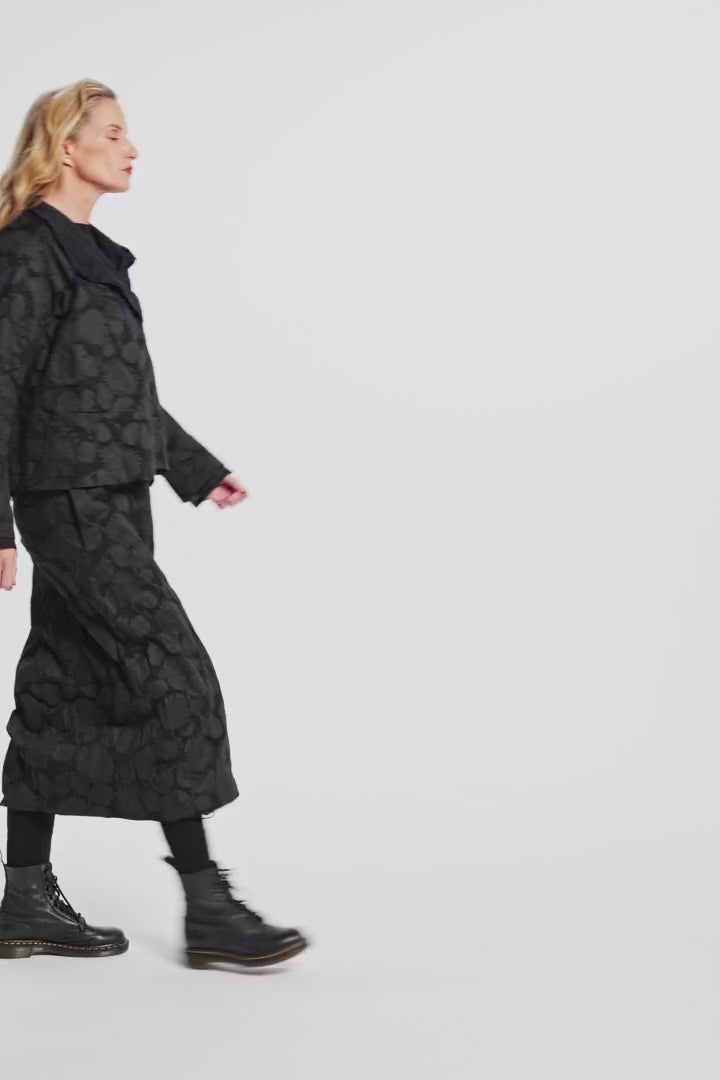 Jacket (466j1) made of winter cotton with a fine three-dimensional print