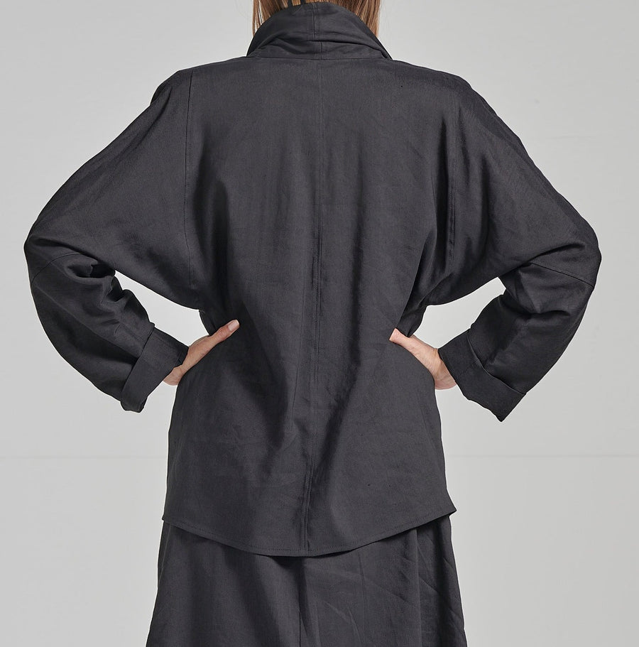 Jacke aus sommerlich elastischem Leinen/Viskose-Mischgewebe (Art.-Nr. 127j1)