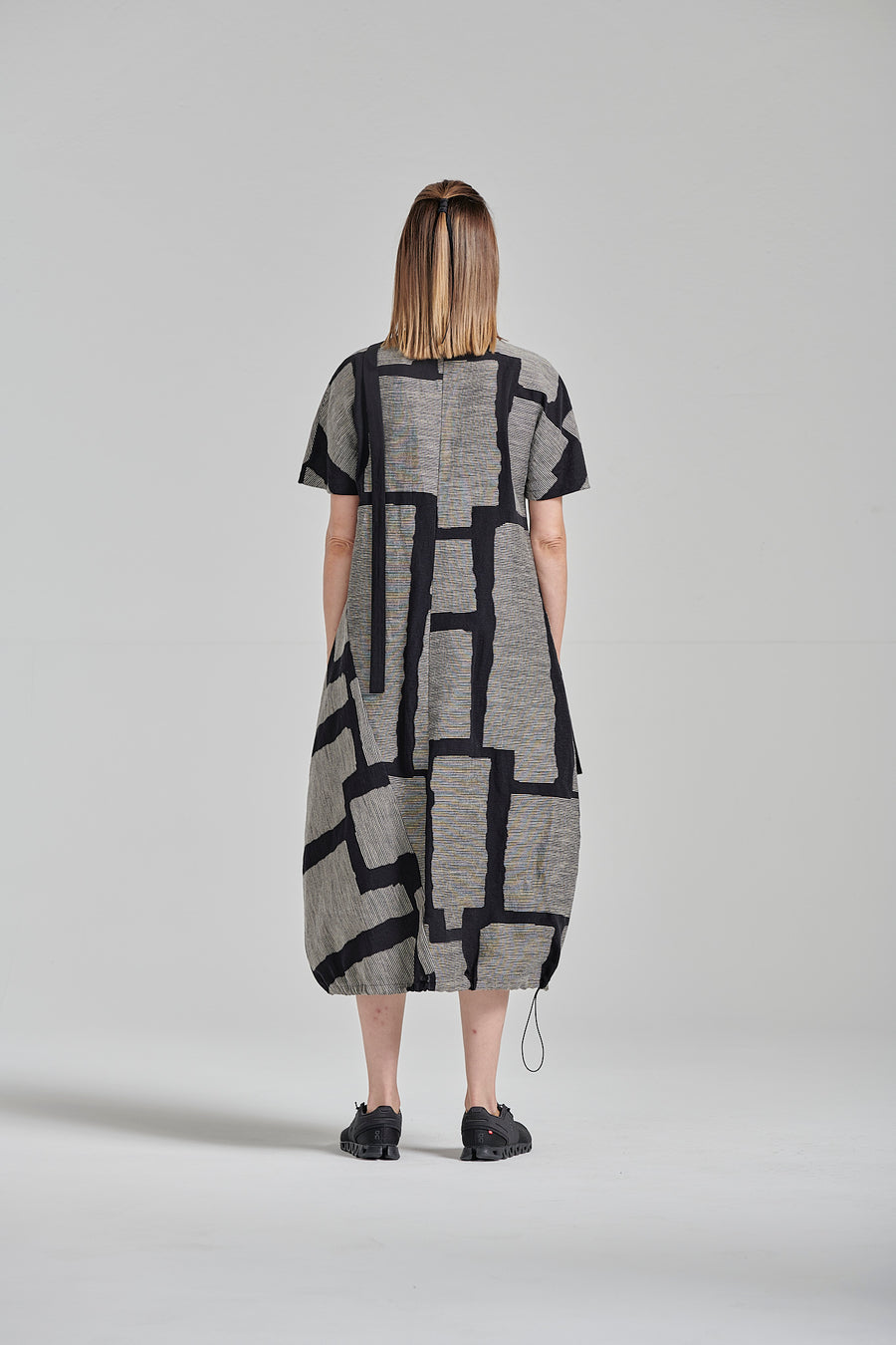 Kleid aus bedrucktem Leinen/Baumwolle-Mischgewebe (Art.-Nr. 129k1)