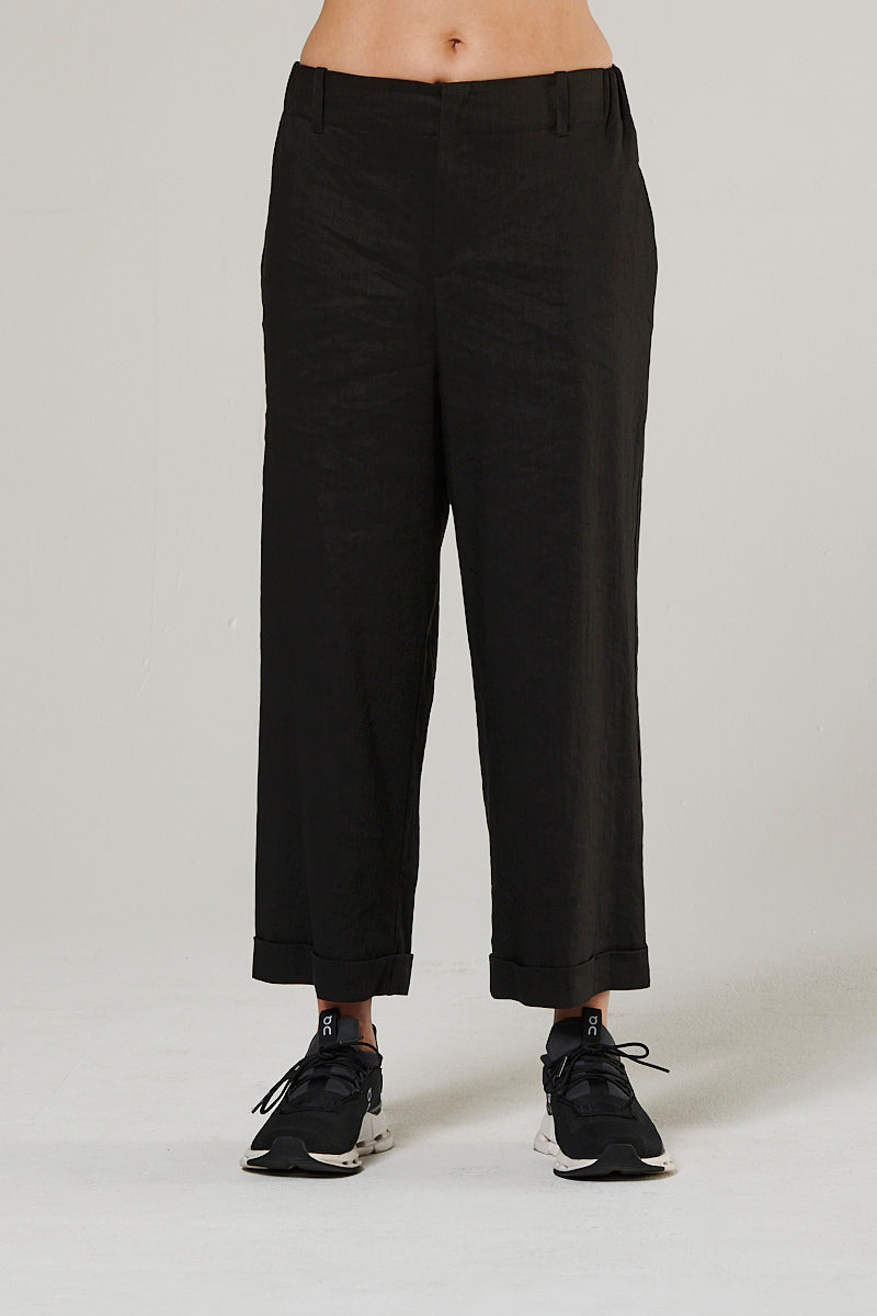 Pants in a linen/viscose blend with elastane (item no. 227h1)