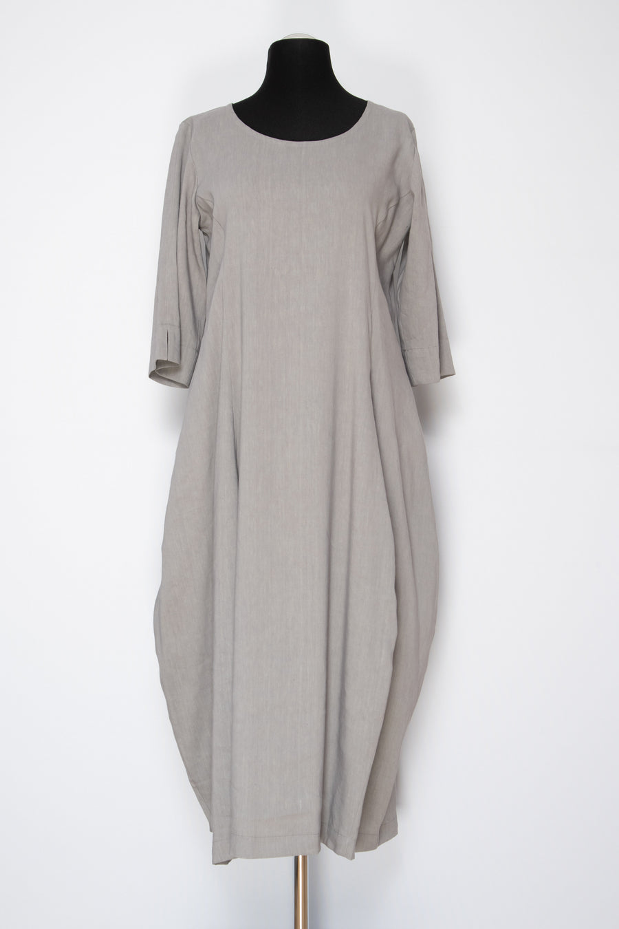 Dress in a linen/viscose blend with spandex (item no. 227k1)