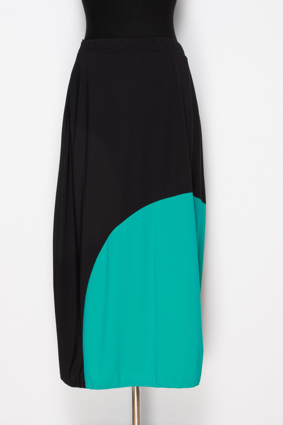 Techno-stretch skirt (item no. 230r1)