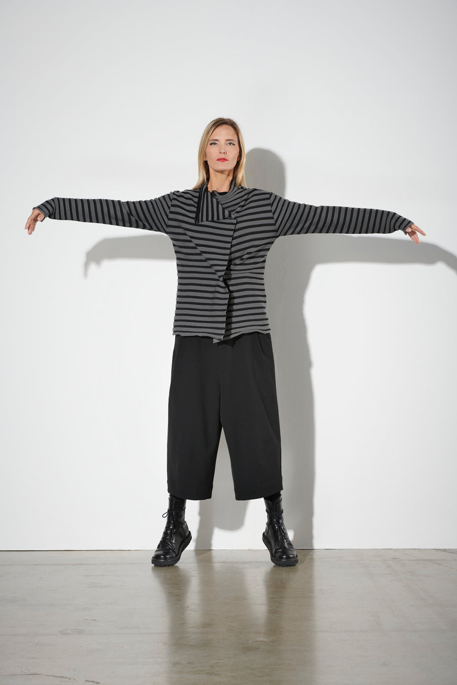 Strickjacke gerippt gestreift (Art.-Nr. 250j1)