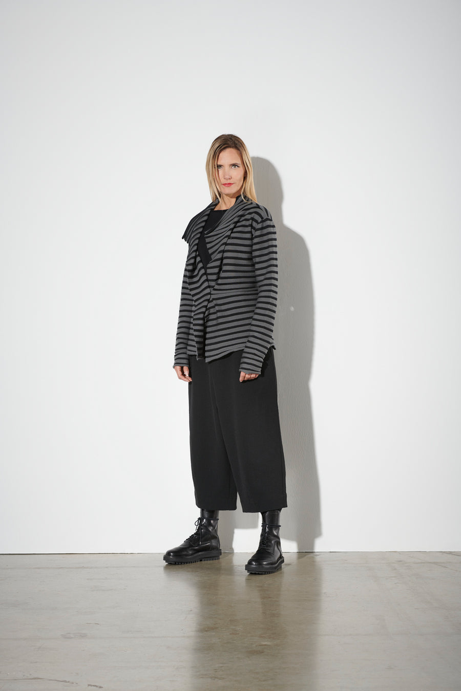 Strickjacke gerippt gestreift (Art.-Nr. 250j1)